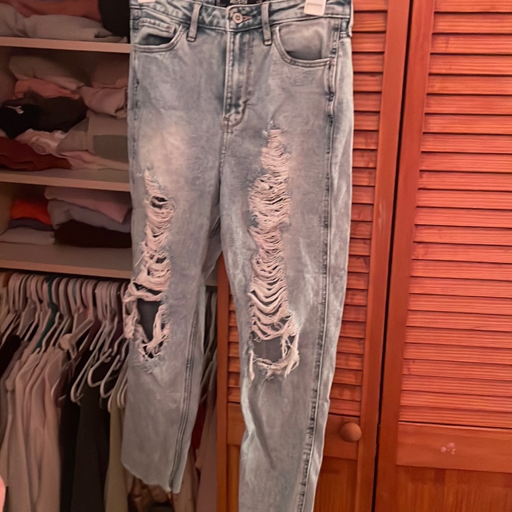 Hollister high rise mom ripped jeans, size 26